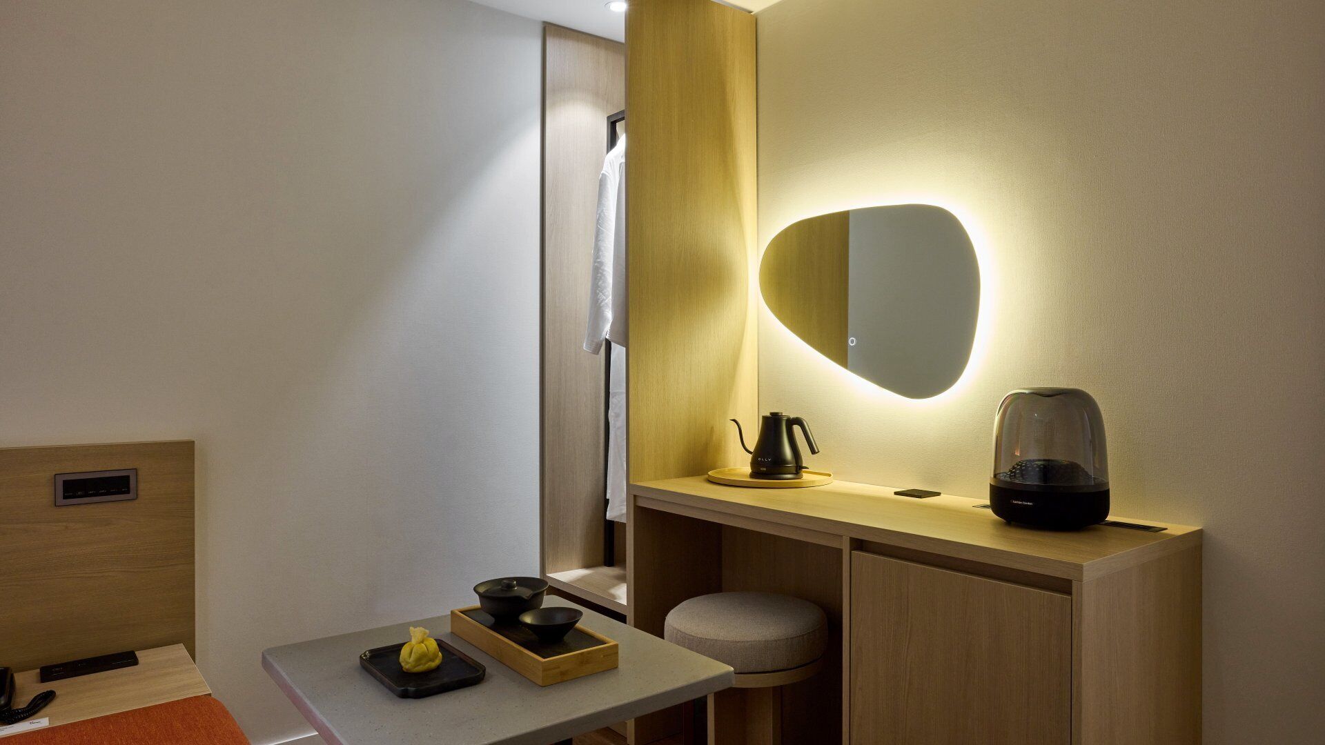 Deluxe-Sauna | Blackout drapes, soundproofing, free WiFi, bed sheets