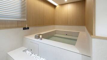 Signature | Blackout curtains, soundproofing, free WiFi, bed sheets