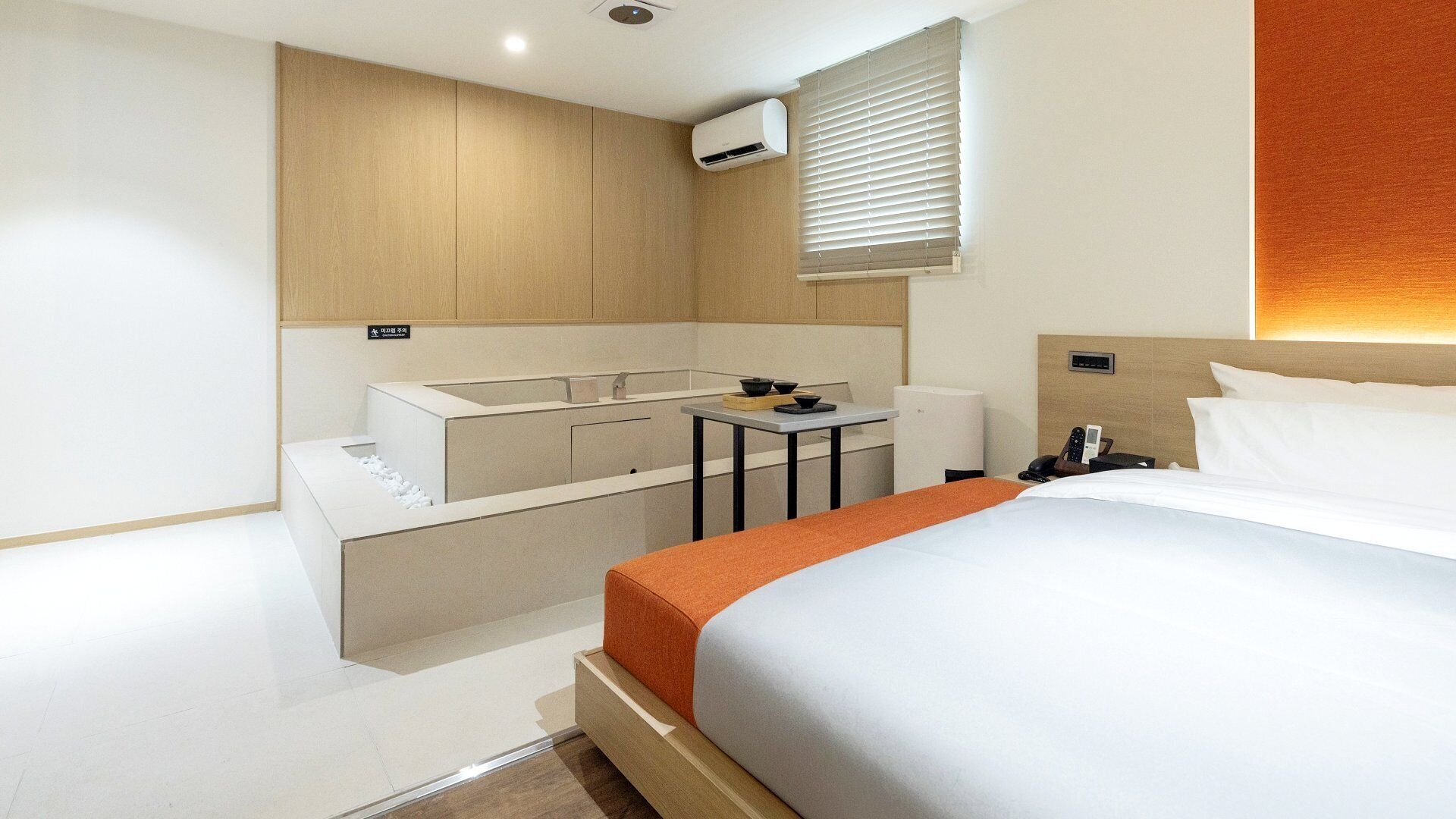 Deluxe-Spa | Blackout curtains, soundproofing, free WiFi, bed sheets