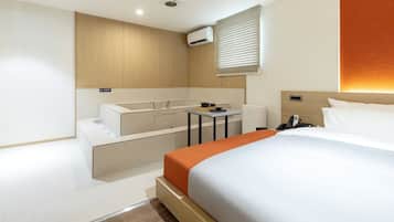 Deluxe-Spa | Blackout curtains, soundproofing, free WiFi, bed sheets