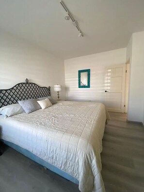 2 bedrooms, iron/ironing board, WiFi