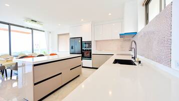 Fridge, microwave