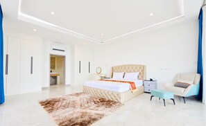 Vil·la de luxe, balcó, vistes a l'oceà | Caixa forta a l'habitació, escriptori i planxa i posts de planxar 