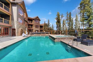 Beheizter Pool