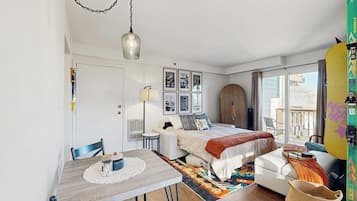 Iron/ironing board, Internet, bed sheets