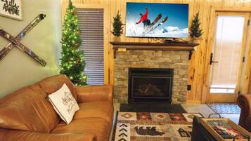 Condo, Multiple Beds, Patio, Mountain View (2 Br: Powderidge 7) | Living area