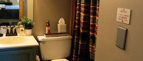 Condo, Plusieurs lits, patio, vue sur la montagne (2 Br: Powderidge 7) | Salle de bain | Serviettes fournies