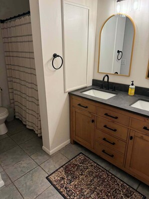 Bathroom - Summit 101b: 3 Bedrooms 2 Full Baths (Snowshoe)