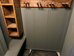 Interior - Summit 101b: 3 Bedrooms 2 Full Baths (Snowshoe)