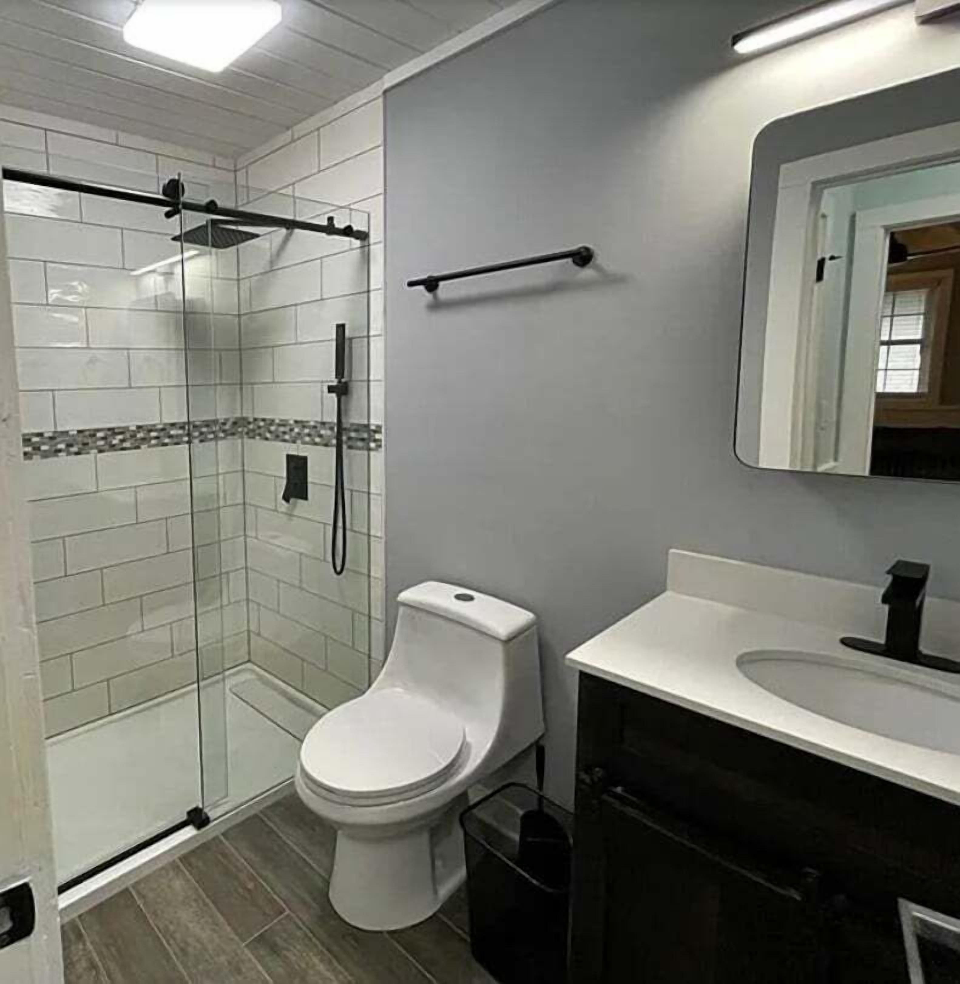 Condo, nhiều giường, lò sưởi, quang cảnh núi (1 Br Plus Loft: Whistlepunk 43) | Phòng tắm | Khăn tắm 