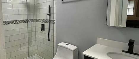 Condo, Multiple Beds, Fireplace, Mountain View (1 Br Plus Loft: Whistlepunk 43) | Bathroom