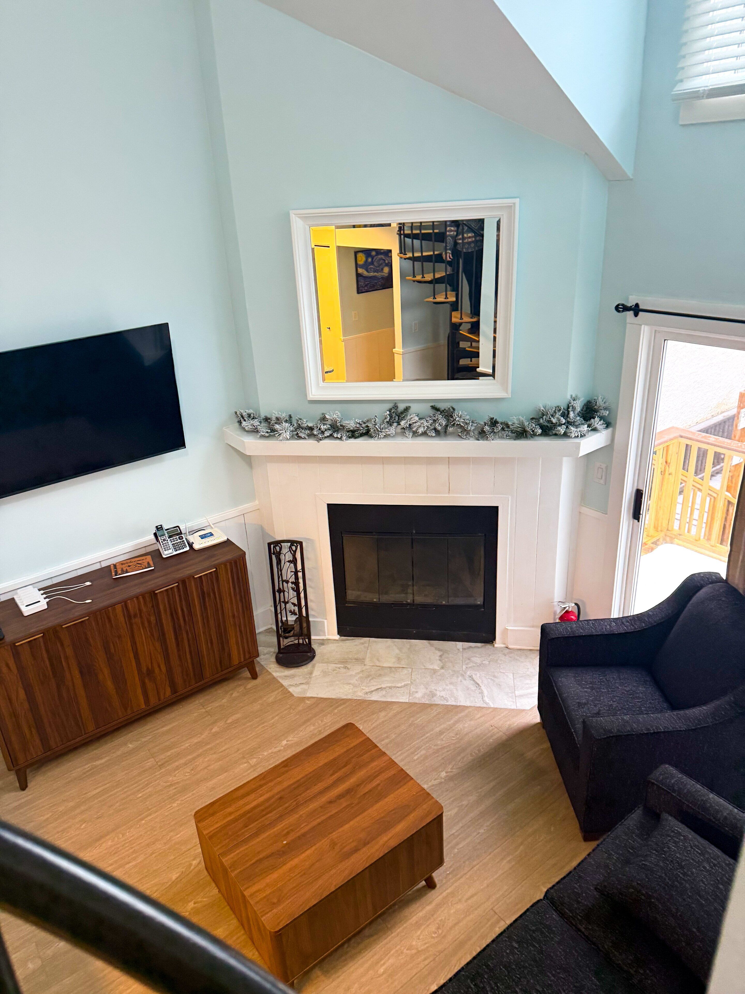 Apartment, Mehrere Betten, Kamin, Bergblick (1 Br Plus Loft: Whistlepunk 43) | Wohnbereich