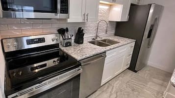 Condo, nhiều giường, lò sưởi, quang cảnh núi (1 Br Plus Loft: Whistlepunk 43) | Bếp riêng