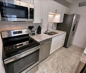 Condo, nhiều giường, lò sưởi, quang cảnh núi (1 Br Plus Loft: Whistlepunk 43) | Bếp riêng