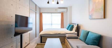 Free WiFi, bed sheets