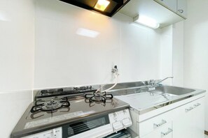 Fridge, microwave, stovetop, cookware/dishes/utensils - Megadome West (Osaka)