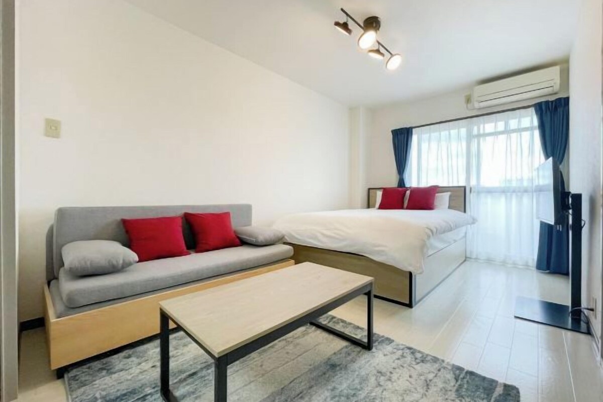 WiFi (free), bed sheets