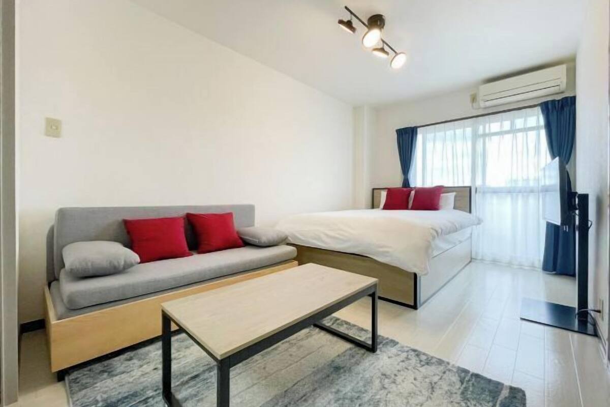 WiFi (free), bed sheets