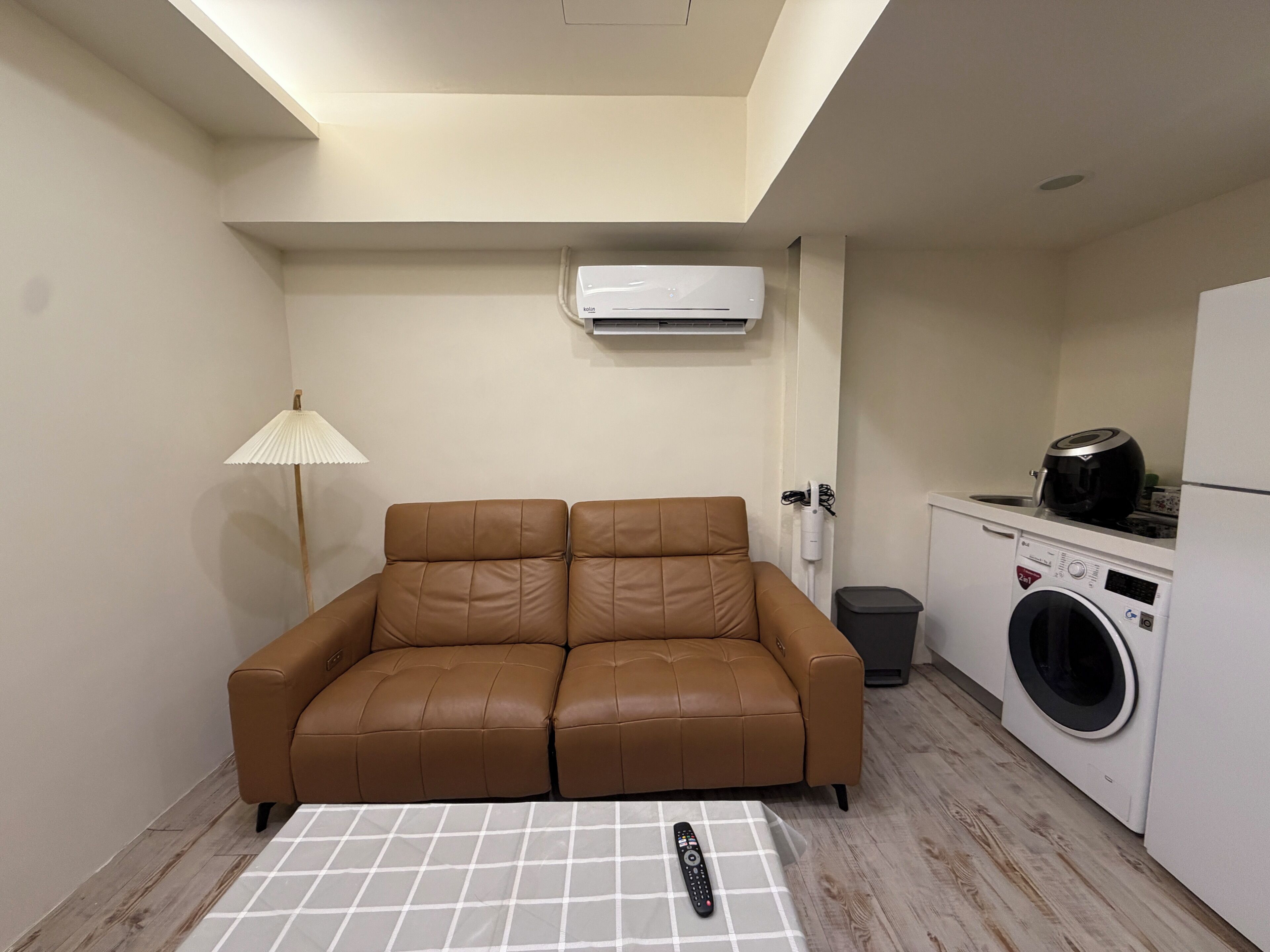 Premium Quadruple Room | Living area