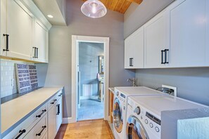 Interior - Luxury 6 Bed Scottsdale Retreat w/ Pool (Scottsdale)