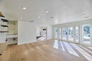 Interior - Luxury 6 Bed Scottsdale Retreat w/ Pool (Scottsdale)