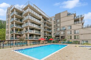 Pool - 3 Bed 3 bath Penthouse on Mara, Pool, Gym, Steam room (Sicamous)