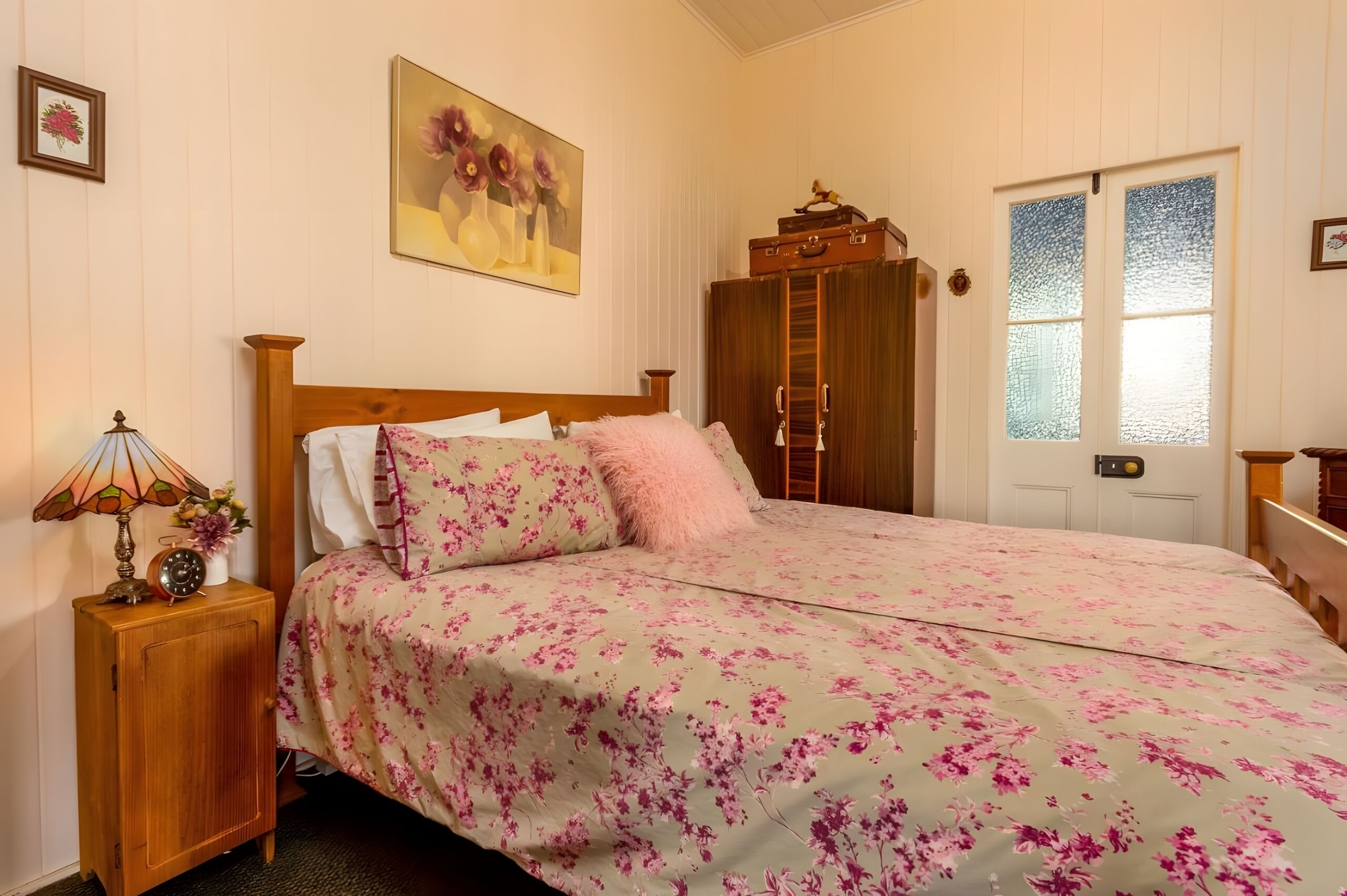 1 camera, ferro/asse da stiro, lenzuola