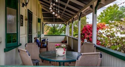 Historic Elegance in the Heart of Wine Country - Dillons Cottage Stanthorpe!