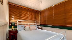 1 chambre, fer et planche à repasser, literie fournie