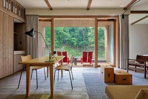 Basic tvåbäddsrum - balkong - utsikt mot trädgården | Restauranger