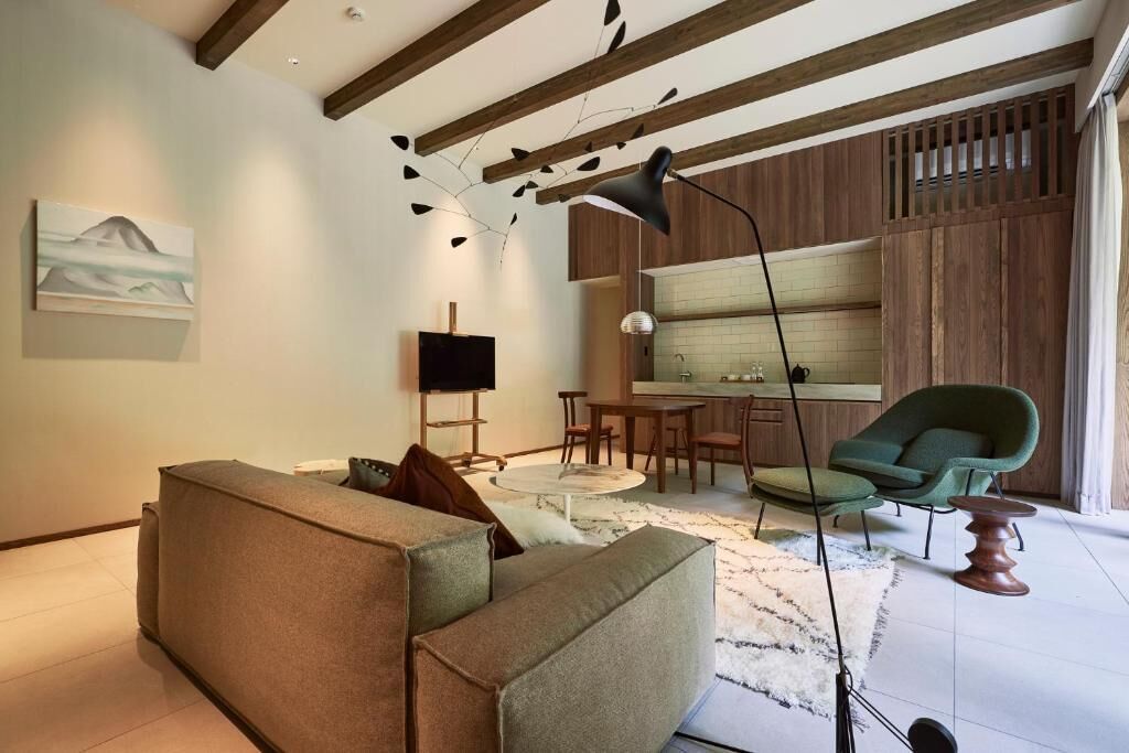 Basic Twin Room, Balcony, Garden View | Living area