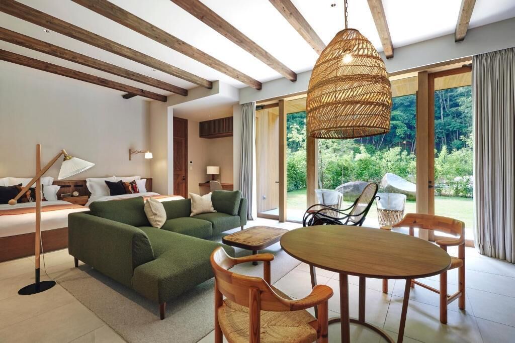 Basic Twin Room, Balcony, Garden View | Interior