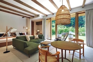 Chambre avec lits jumeaux, balcon, vue jardin | Intérieur
