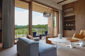Basic Twin Room, Lanai, Mountain View | Living area