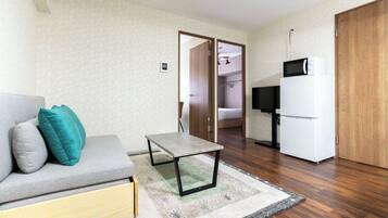 Apartment(b11), Non Smoking | Desk, free WiFi, bed sheets