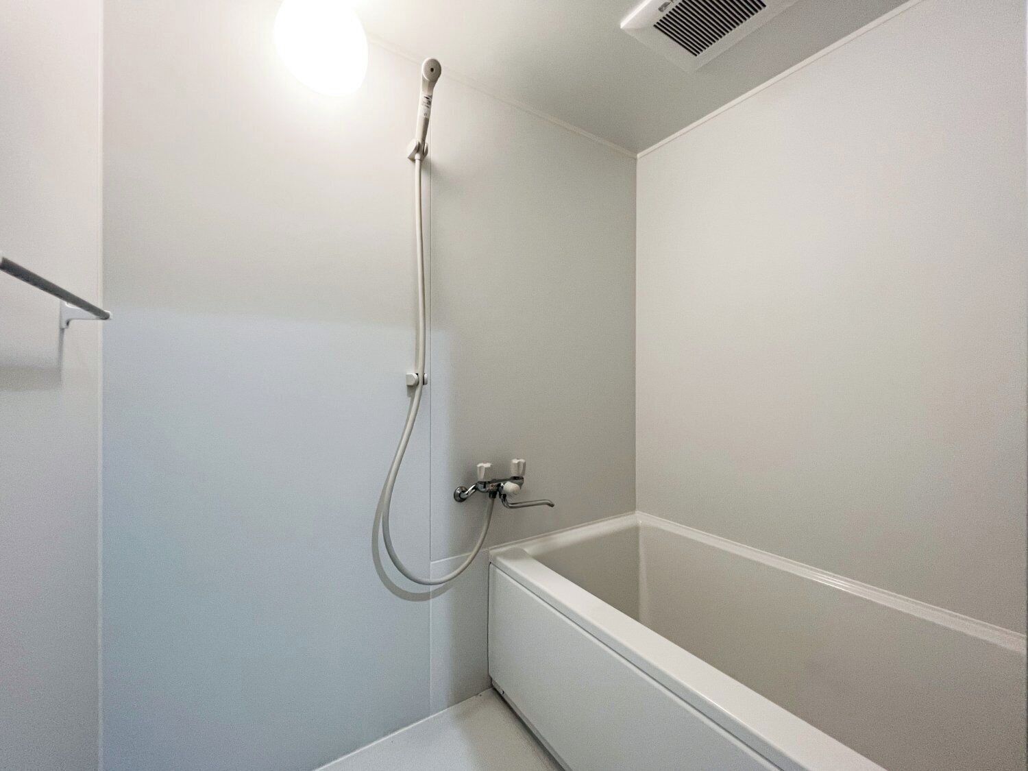 Apartment(d06), Non Smoking | Bathroom | Free toiletries, hair dryer, towels, shampoo