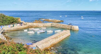 Cozy home in Saint-Christophe-du-Foc with WiFi