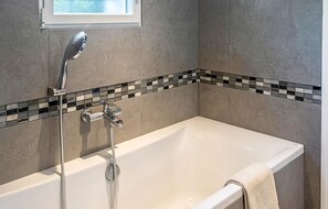 Shower, hair dryer - Maison avec piscine privée (Saumane-de-Vaucluse)