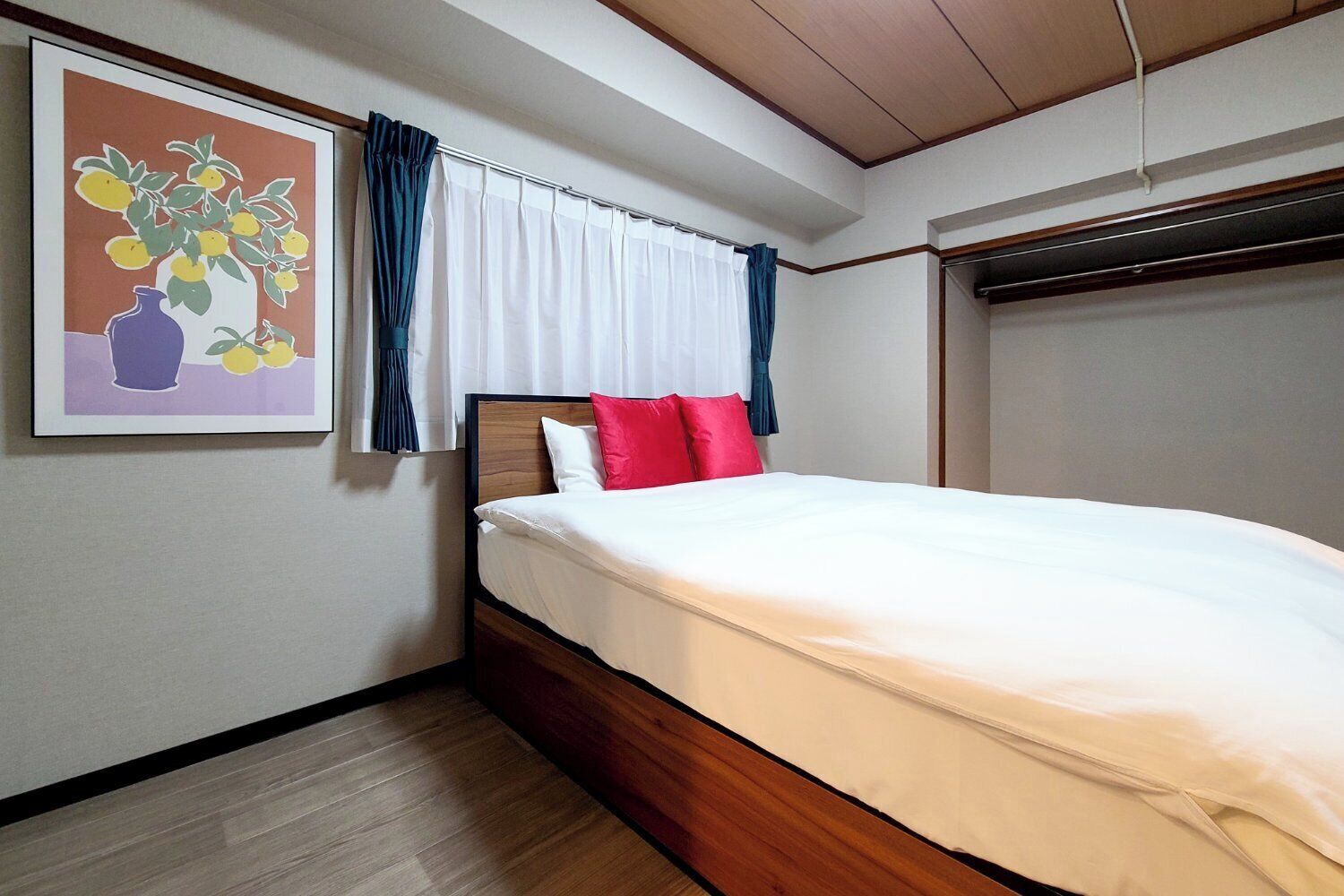 Free WiFi, bed sheets