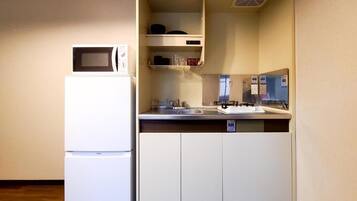 Fridge, microwave, stovetop, cookware/dishes/utensils