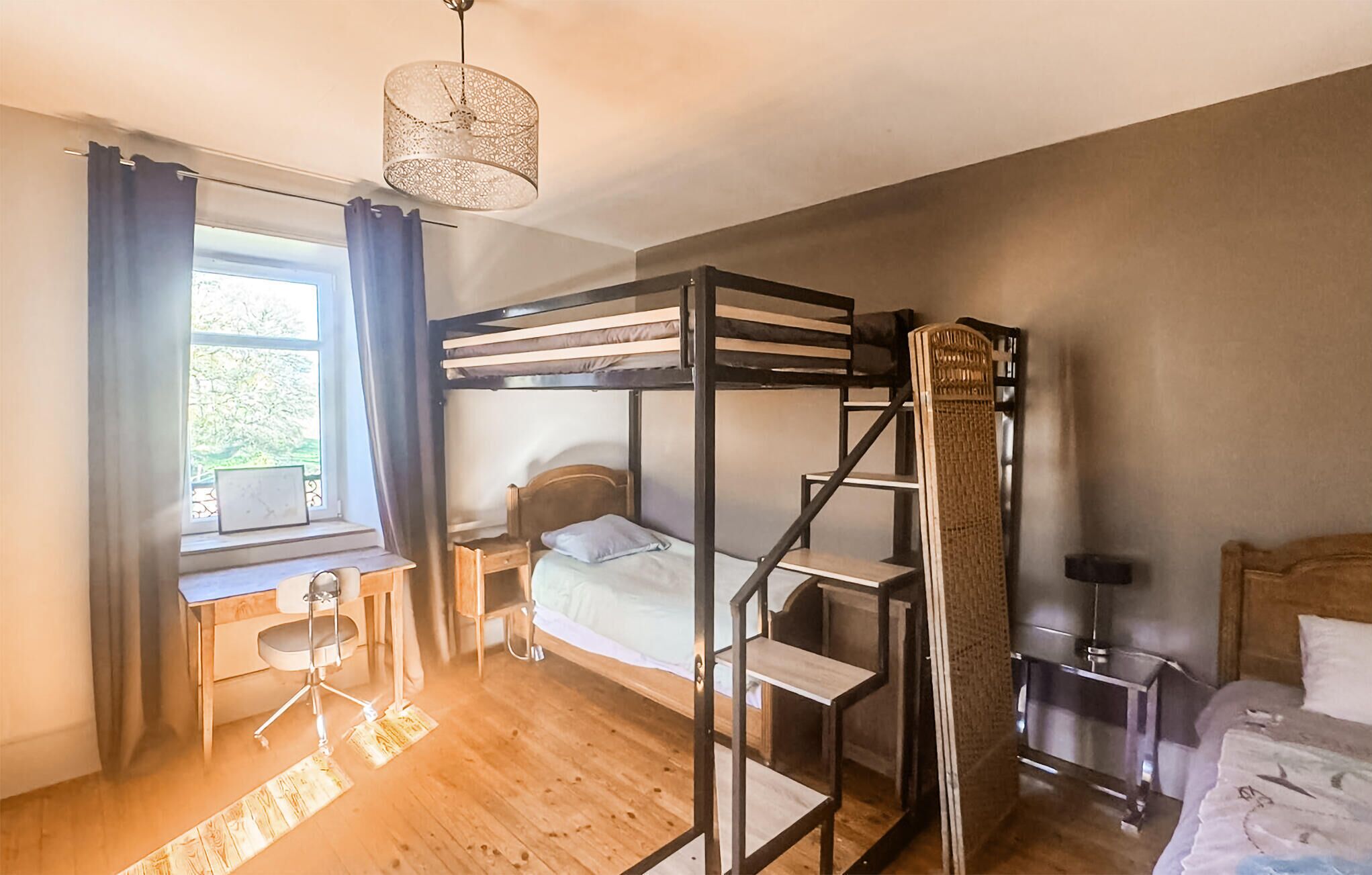 5 bedrooms, iron/ironing board, free WiFi