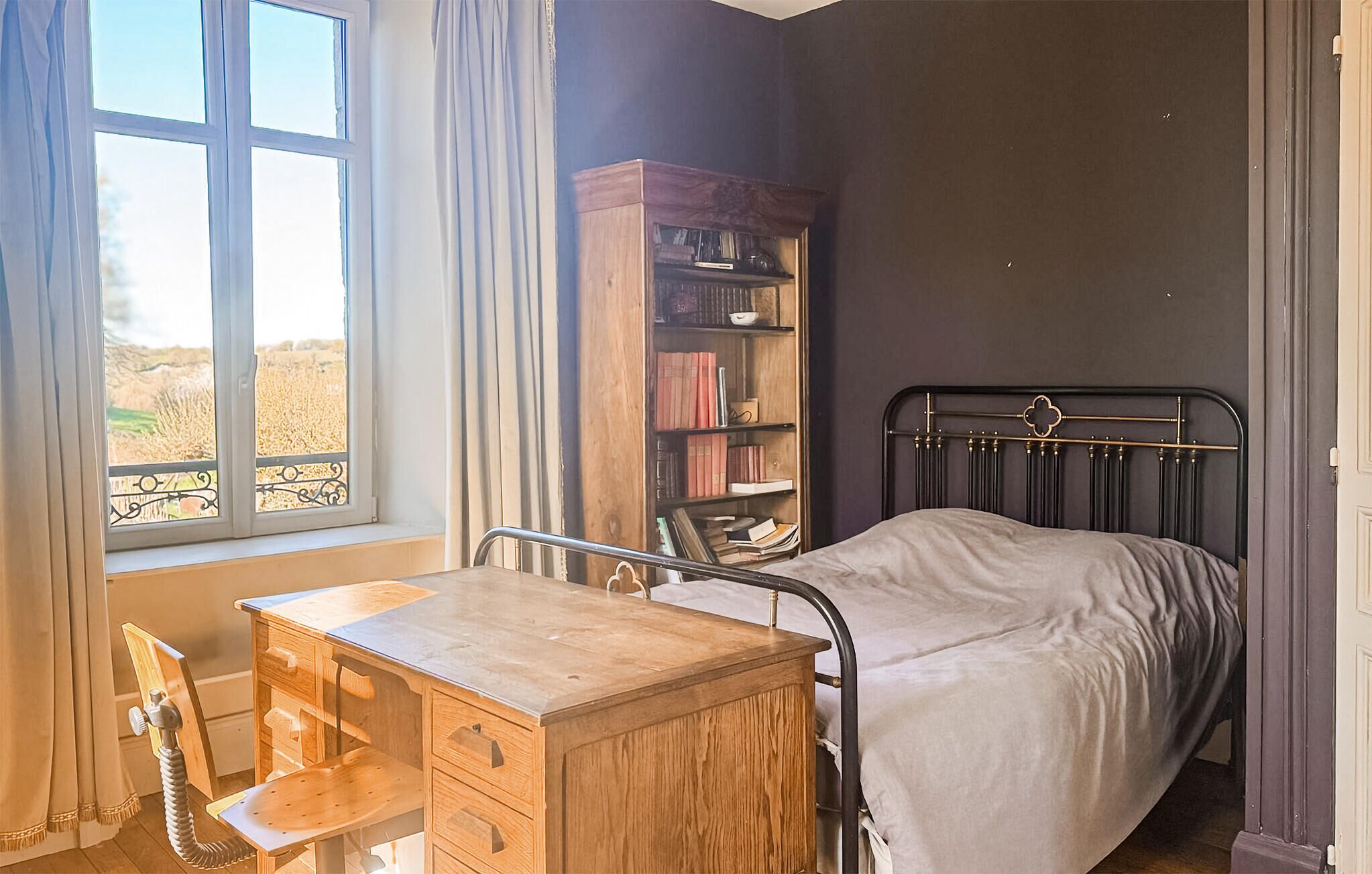 5 bedrooms, iron/ironing board, free WiFi