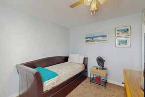 Room - Oceanview condo with pool, private deck, close to beach & golf (Myrtle Beach)