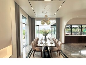 Dining - BB HOUSE BẢO LỘC - VILLA CÓ HỒ CÁ KOI, HỒ BƠI VÔ CỰC NGẮM MÂY NGÀN (3 Bảo Lộc)