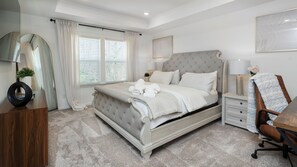 Room - Charming 3-bedroom townhome with 2 car garage in vibrant Charlotte. (Charlotte)