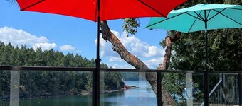 Waterfront Cottage on Quiet South-Facing Bay | Huge Deck & Private Dock Access”
