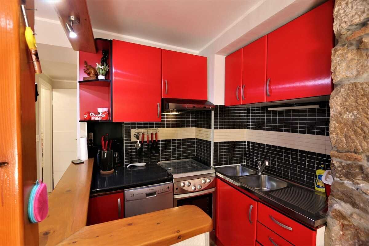 Kühlschrank, Wasserkocher mit Kaffee-/Teezubehör