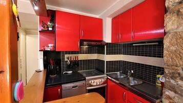 Fridge, coffee/tea maker, cookware/dishes/utensils, dining tables