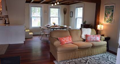 Adorable 3-bedroom cottage in peaceful Newbury perfect for relaxing getaway