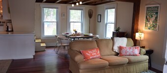 Adorable 3-bedroom cottage in peaceful Newbury perfect for relaxing getaway